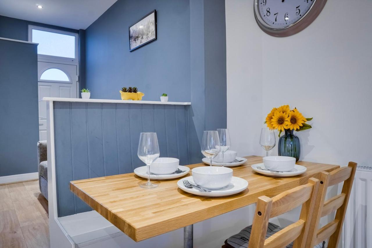Birkenhead - 2 Bedroom House Екстер'єр фото
