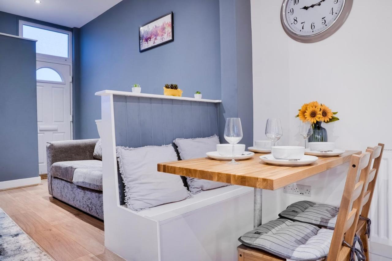 Birkenhead - 2 Bedroom House Екстер'єр фото