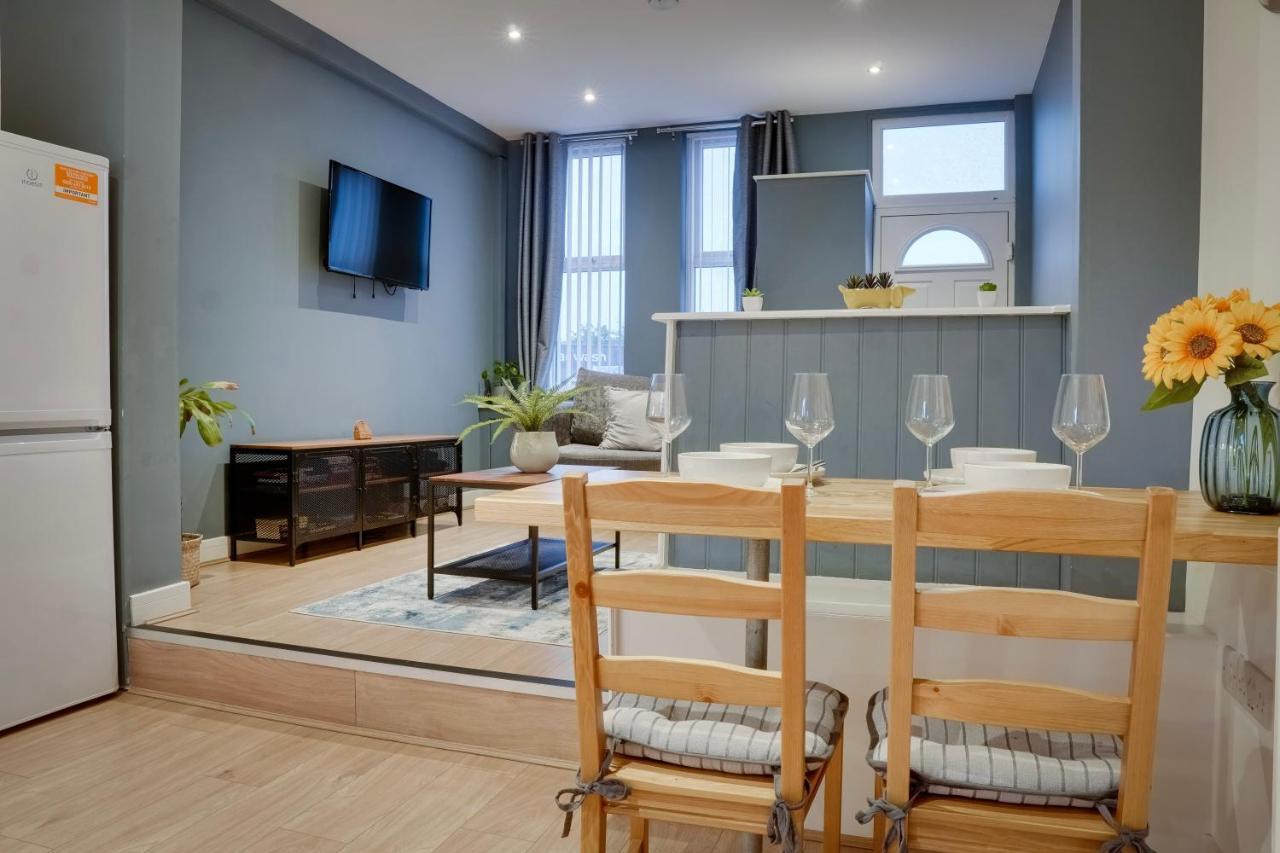 Birkenhead - 2 Bedroom House Екстер'єр фото