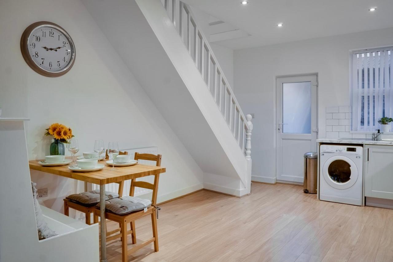 Birkenhead - 2 Bedroom House Екстер'єр фото