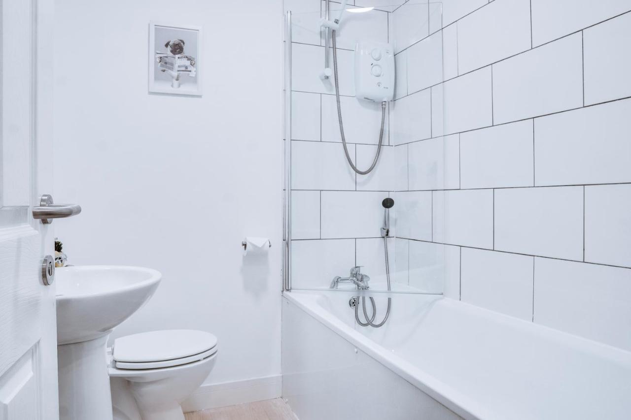 Birkenhead - 2 Bedroom House Екстер'єр фото