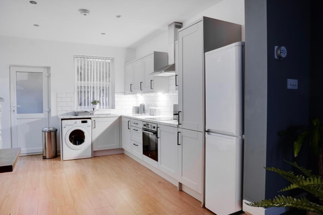 Birkenhead - 2 Bedroom House Екстер'єр фото